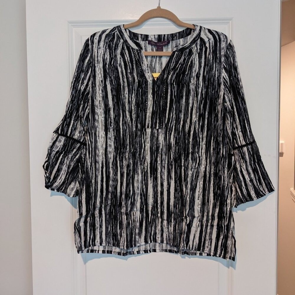 Gloria Vanderbilt Womens Small Black White Abstract Stripe Bell Sleeve Tunic Top